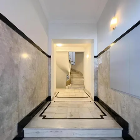 Vibrant Urban Getaway: Charming 2-Bedroom Near Bars, Parks, And Metro-2
